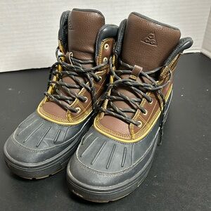 Nike woodside boot youth
